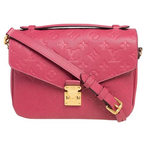 louis vuitton pochette metis monogram empreinte freesia